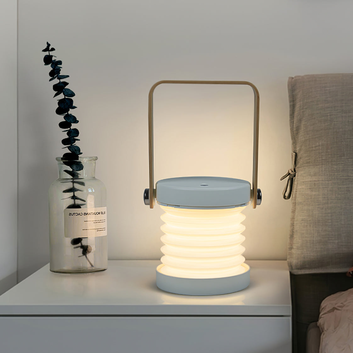 LanternLuxe - Portable Lantern Table Lamp with Cosy Glow and Elegant Design