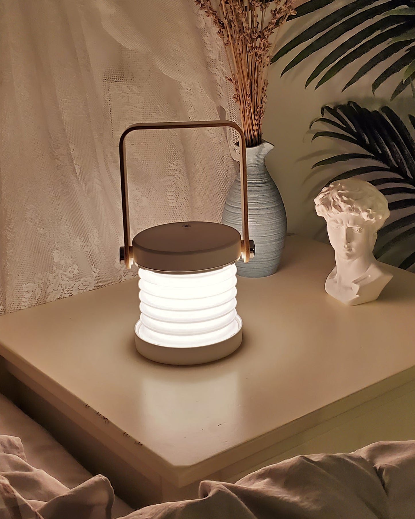 LanternLuxe - Portable Lantern Table Lamp with Cosy Glow and Elegant Design