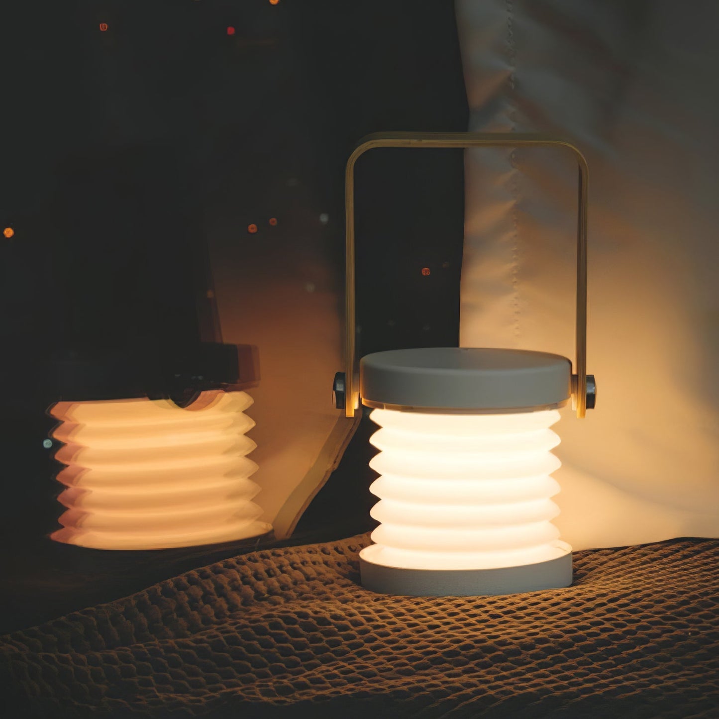 LanternLuxe - Portable Lantern Table Lamp with Cosy Glow and Elegant Design