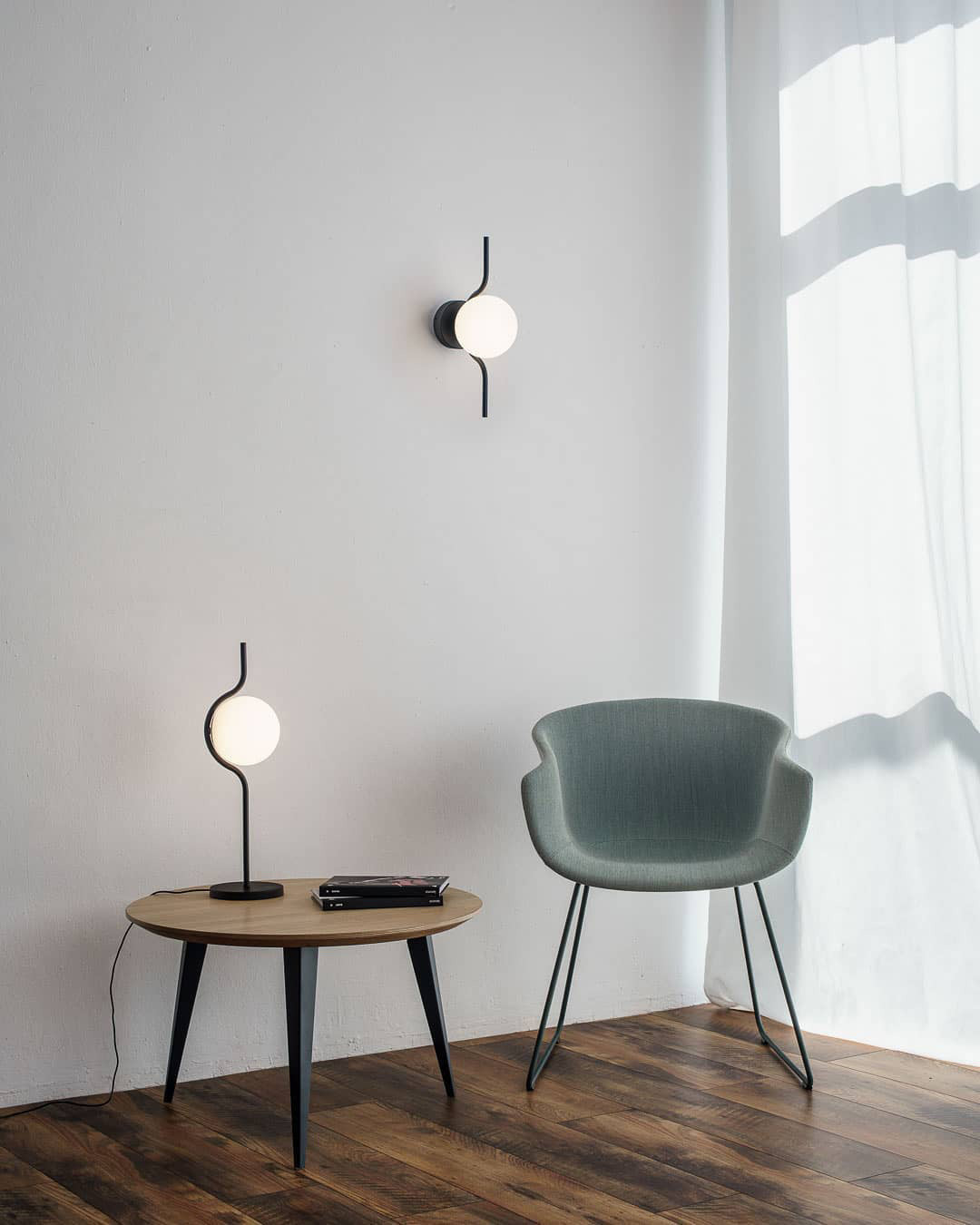 LevitaGlow - Table Lamp with Weightless Effect and Warm Lighting