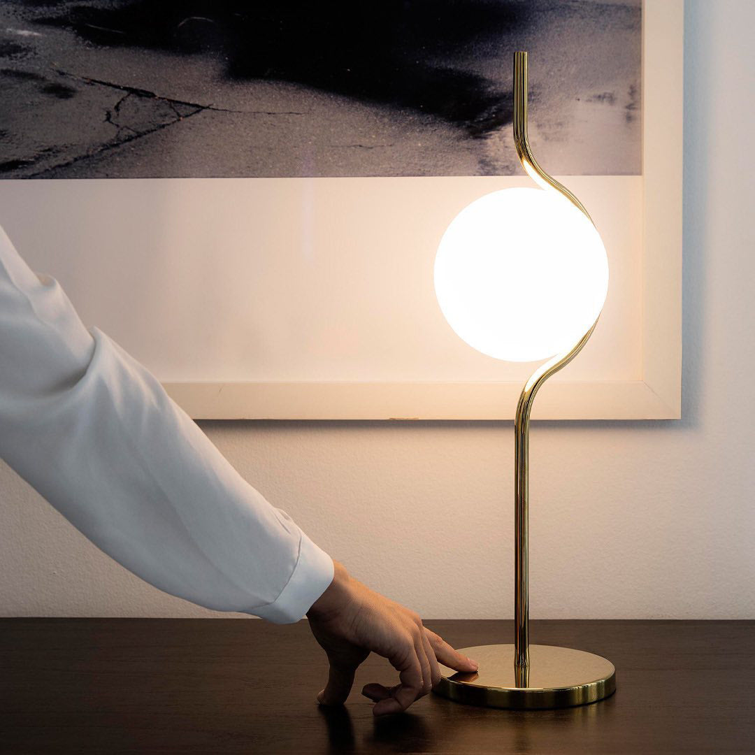 LevitaGlow - Table Lamp with Weightless Effect and Warm Lighting