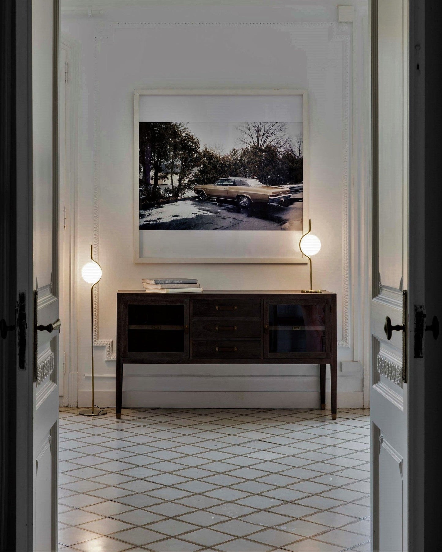 LevitaGlow - Table Lamp with Weightless Effect and Warm Lighting