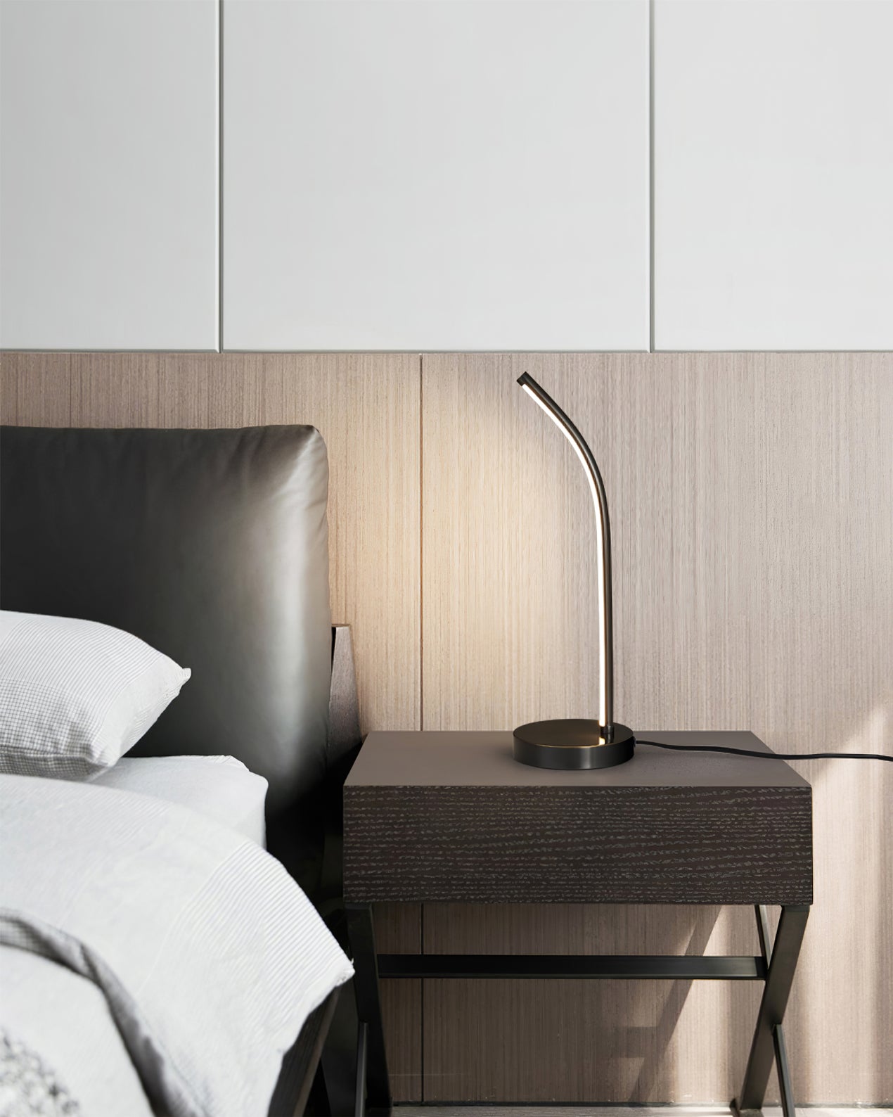 LinearGlow – Minimalistisk bordlampe med dæmpbar LED