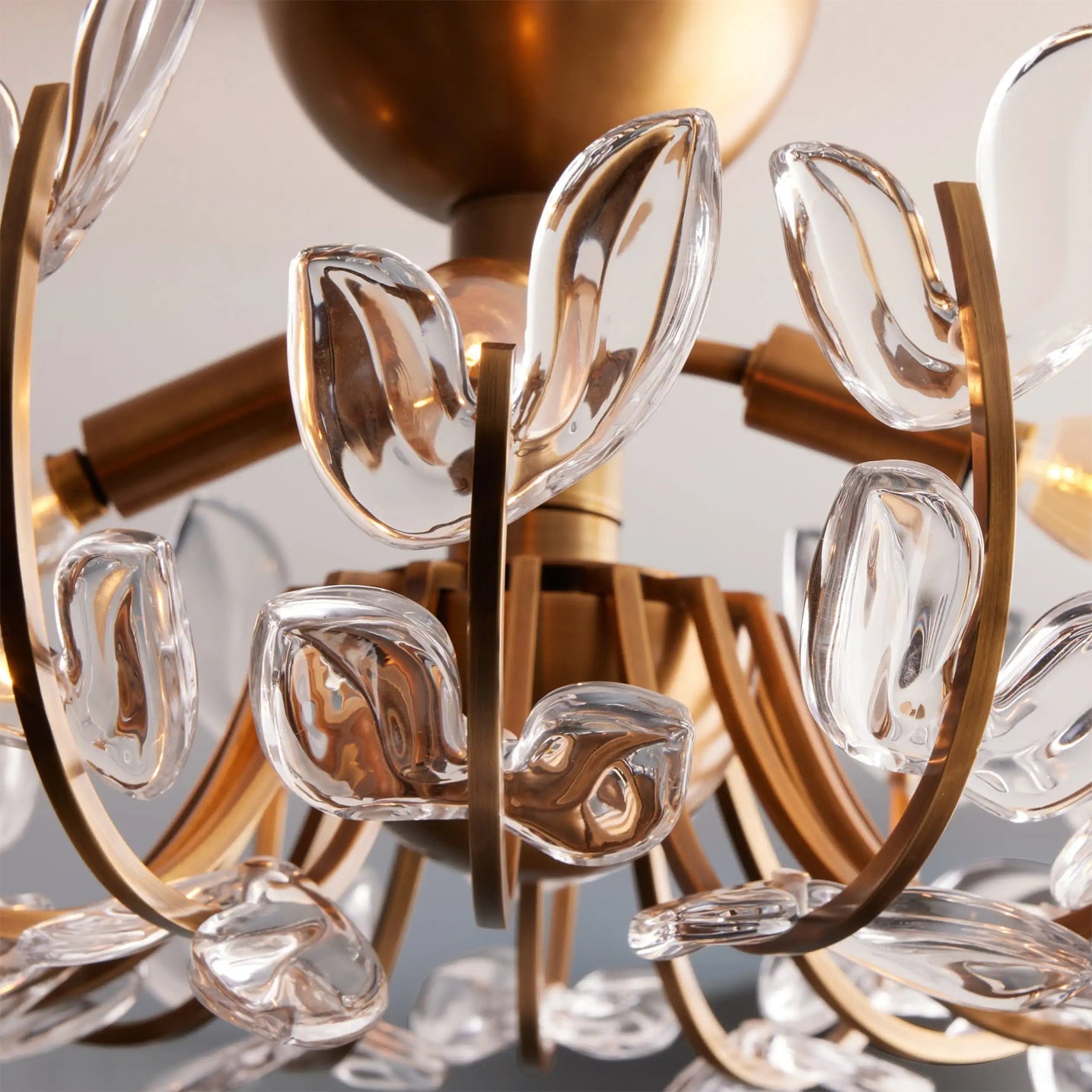 LindsayLuxe - Ceiling Lamp with Luxurious Design and Intimate Lighting