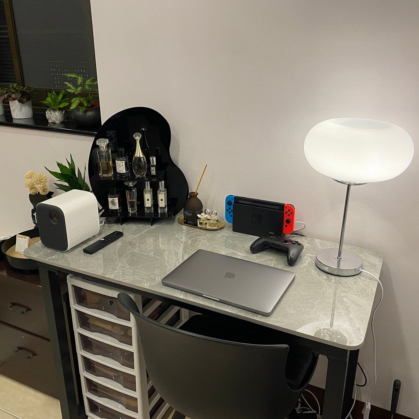 LumiSphere - Stylish Table Lamp