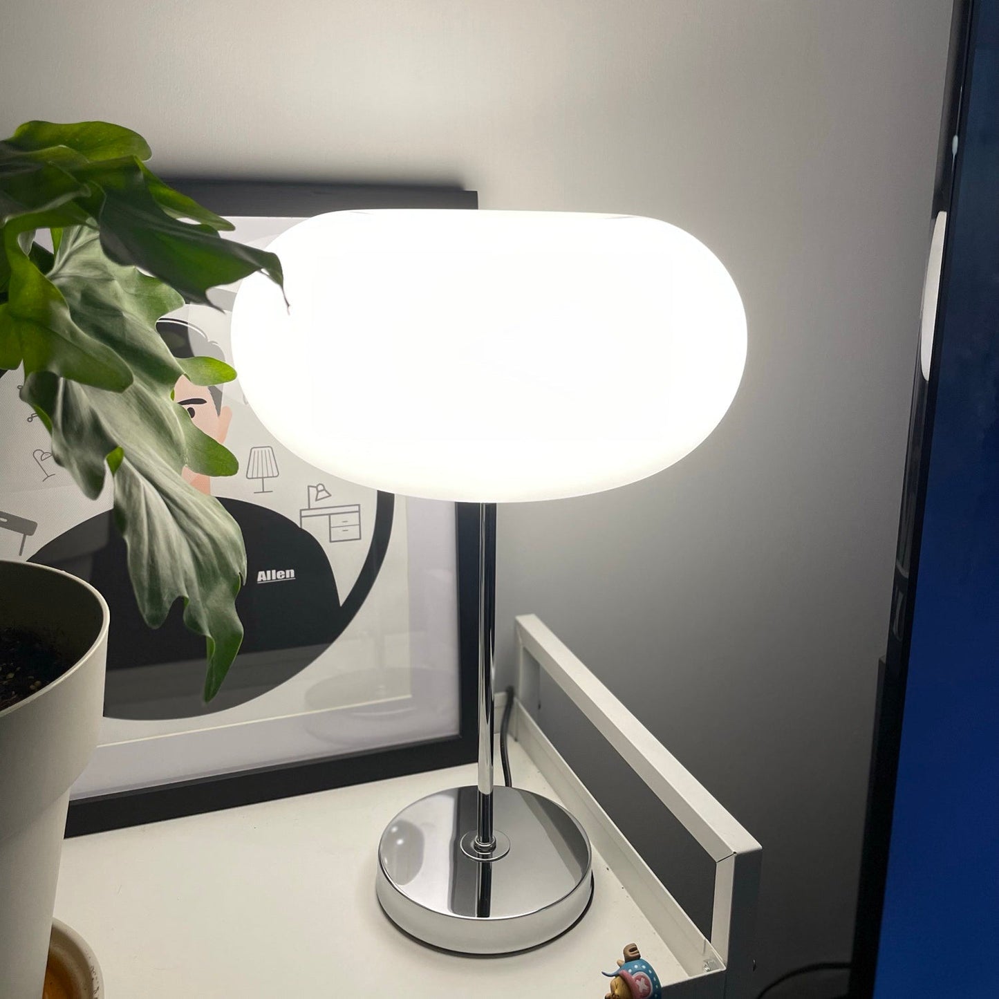 LumiSphere - Stylish Table Lamp