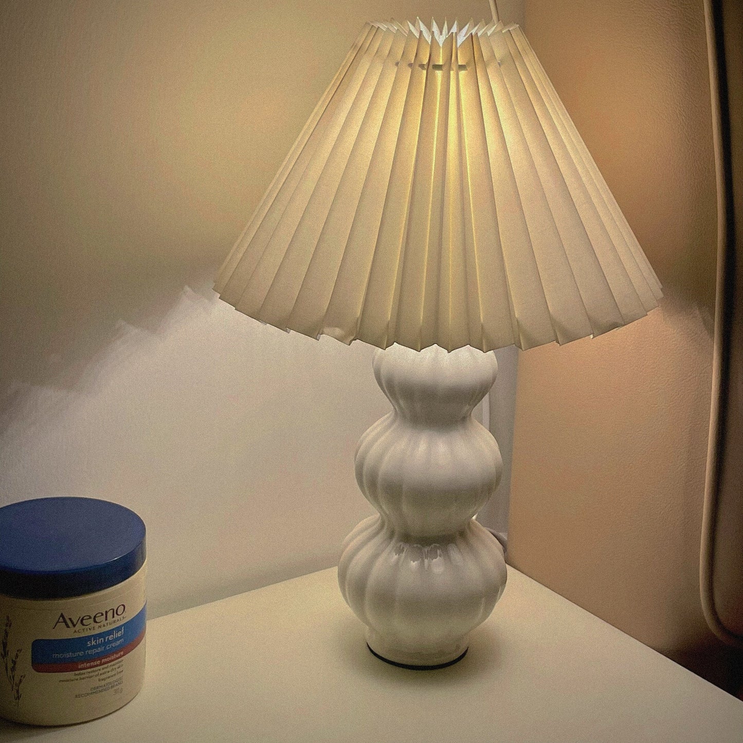 LunaLuxe - Table Lamp with Pleated Style and Pleasant Atmosphere