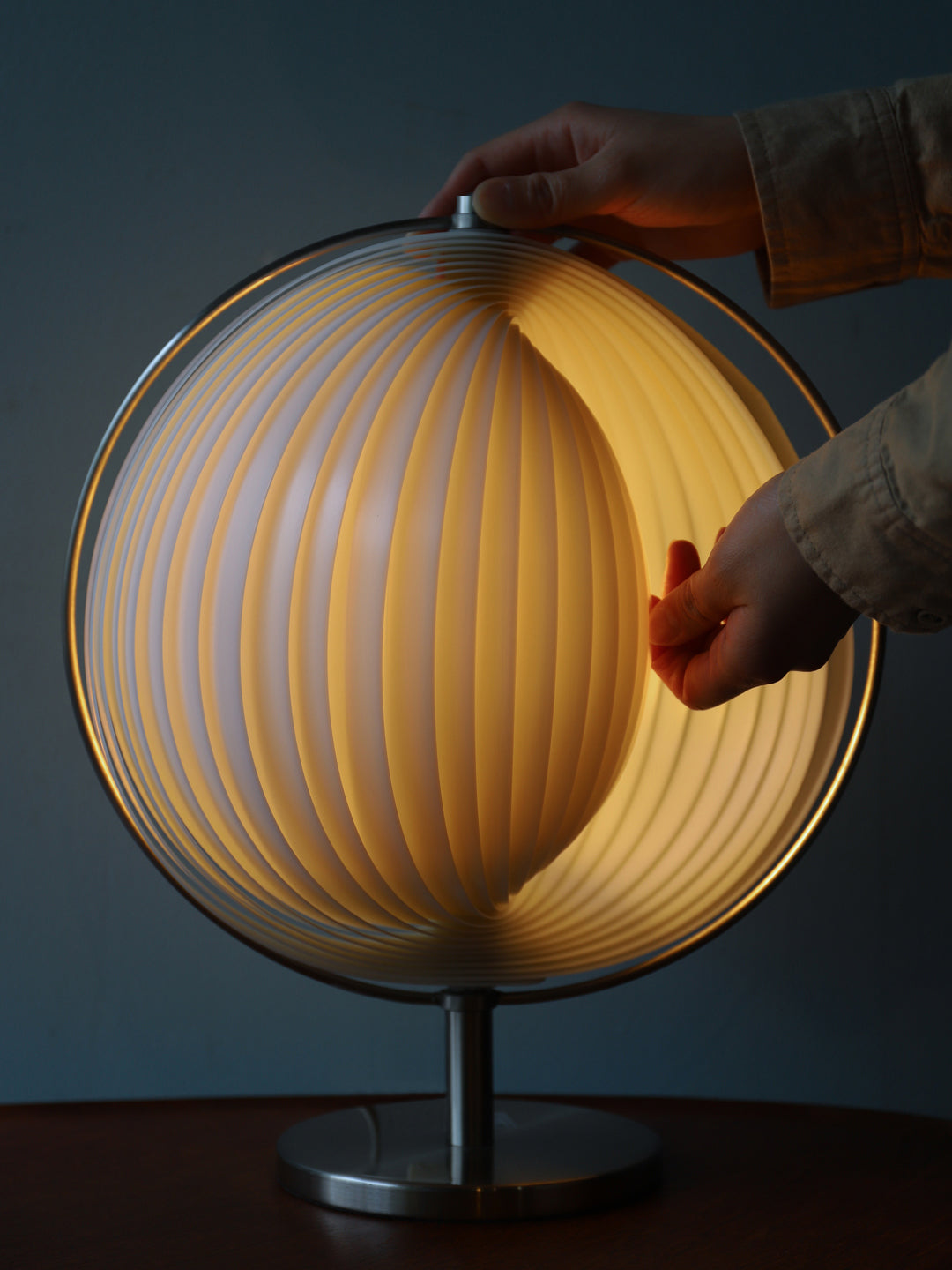 LunaGlow - Rotatable Table Lamp in Chrome