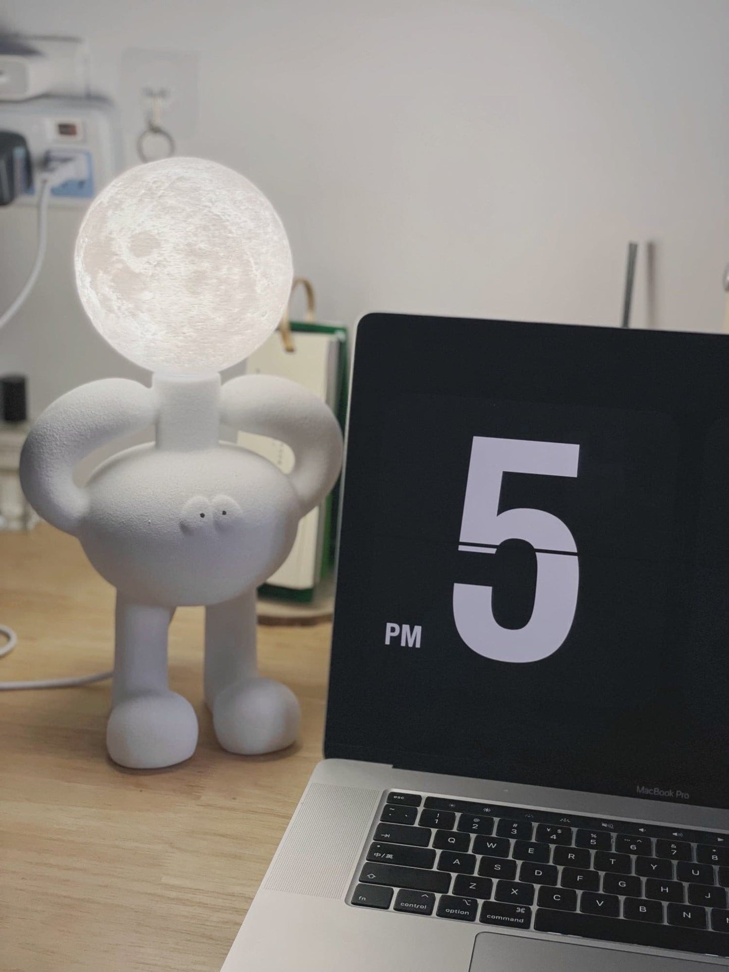 BotLuxe - Lampe de table avec design créatif de robot et lumière agréable