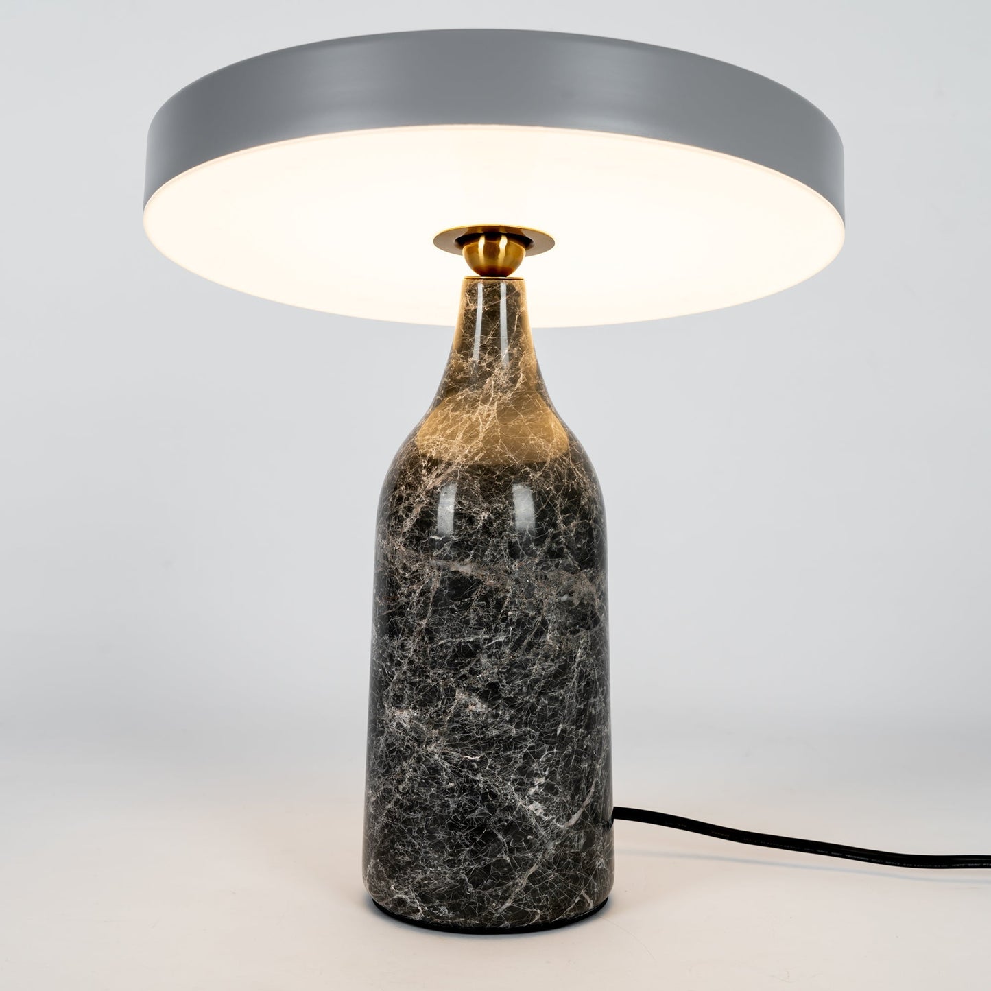 LuxeEddy - Table Lamp with Elegant Design and Subtle Light Distribution