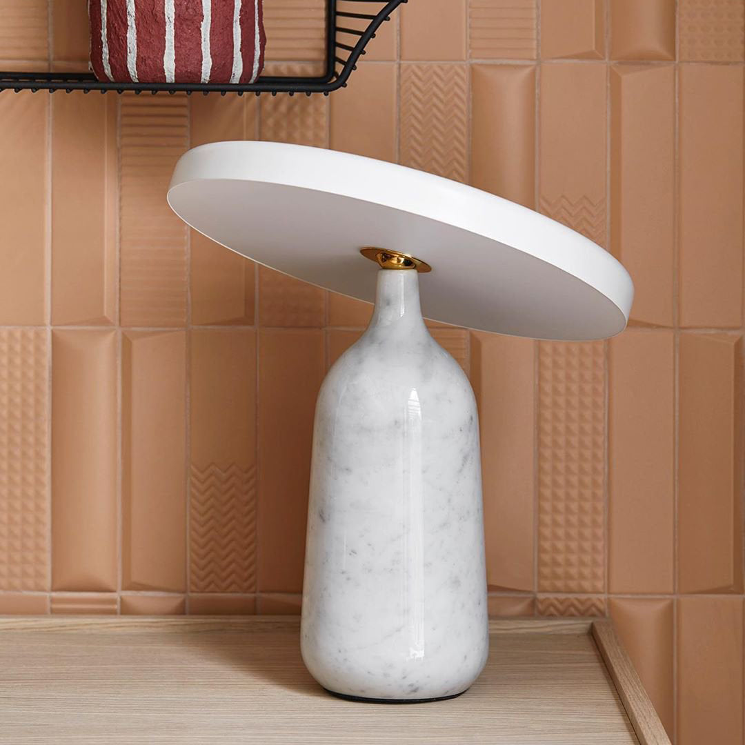 LuxeEddy - Table Lamp with Elegant Design and Subtle Light Distribution