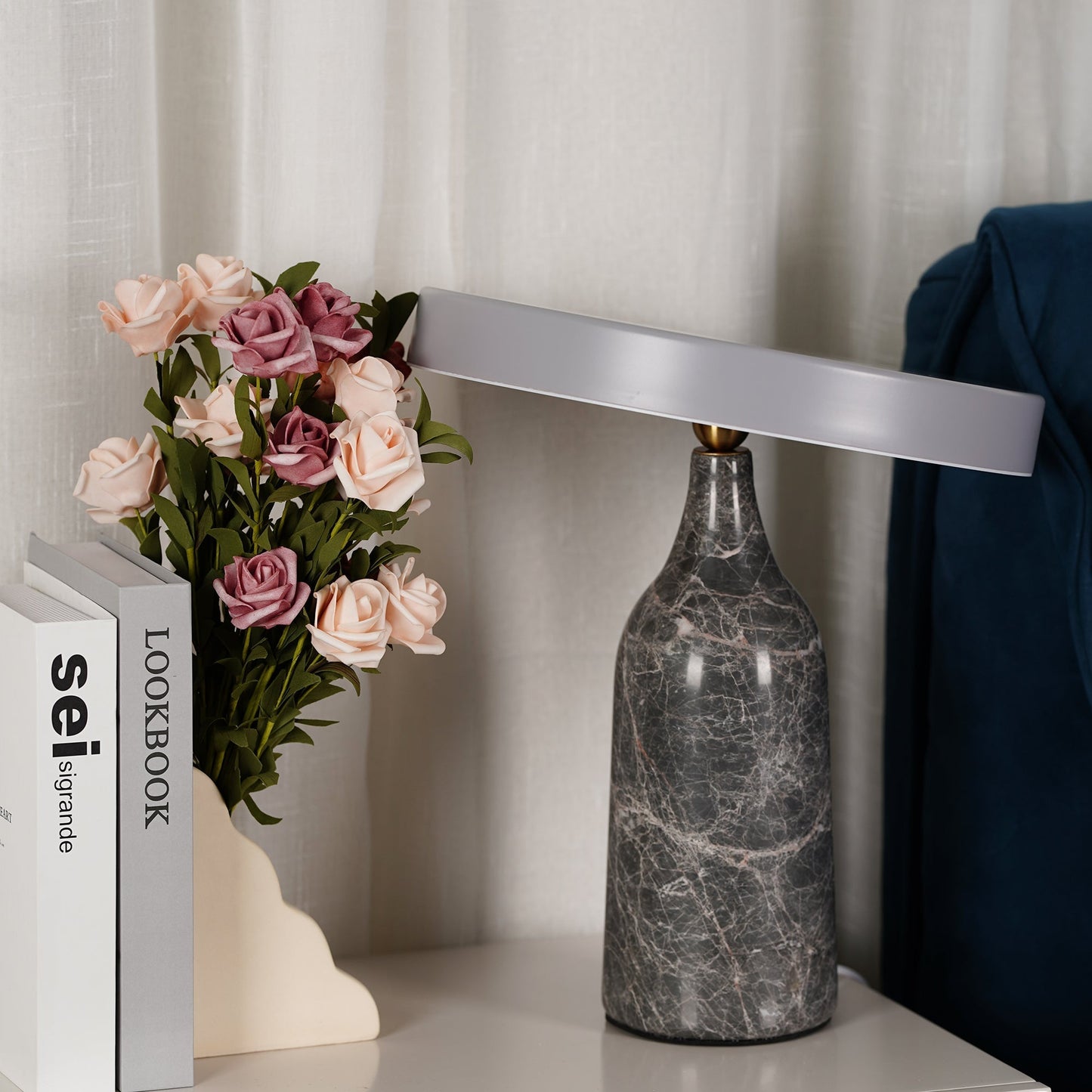 LuxeEddy - Table Lamp with Elegant Design and Subtle Light Distribution