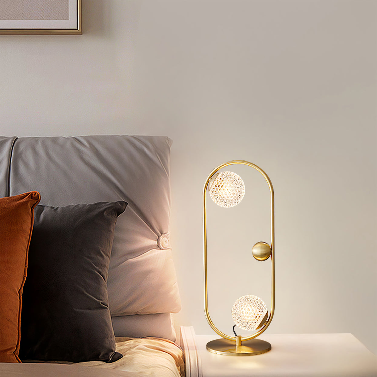 OrbaLight – Unik bordlampe med sfæriske skærme