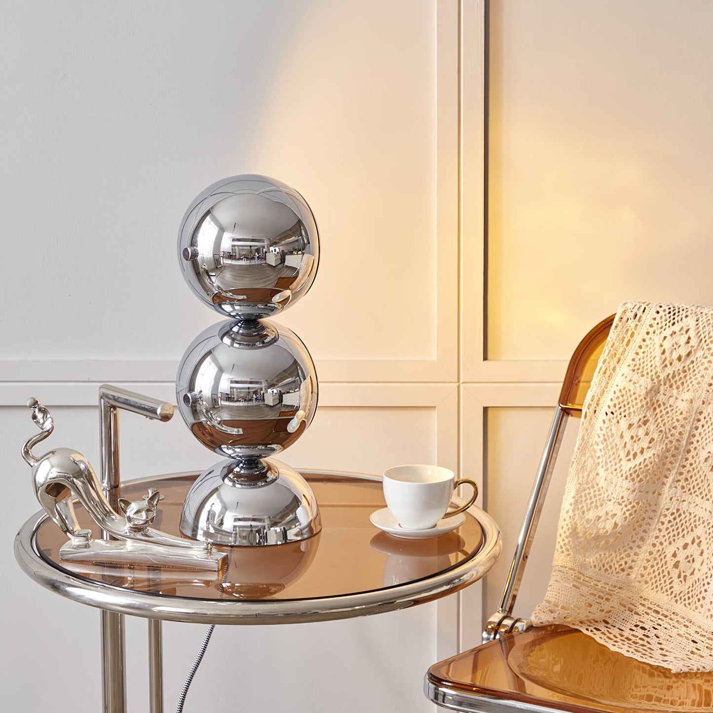 LuxeMickey - Table Lamp with Charismatic Style and Subtle Lighting