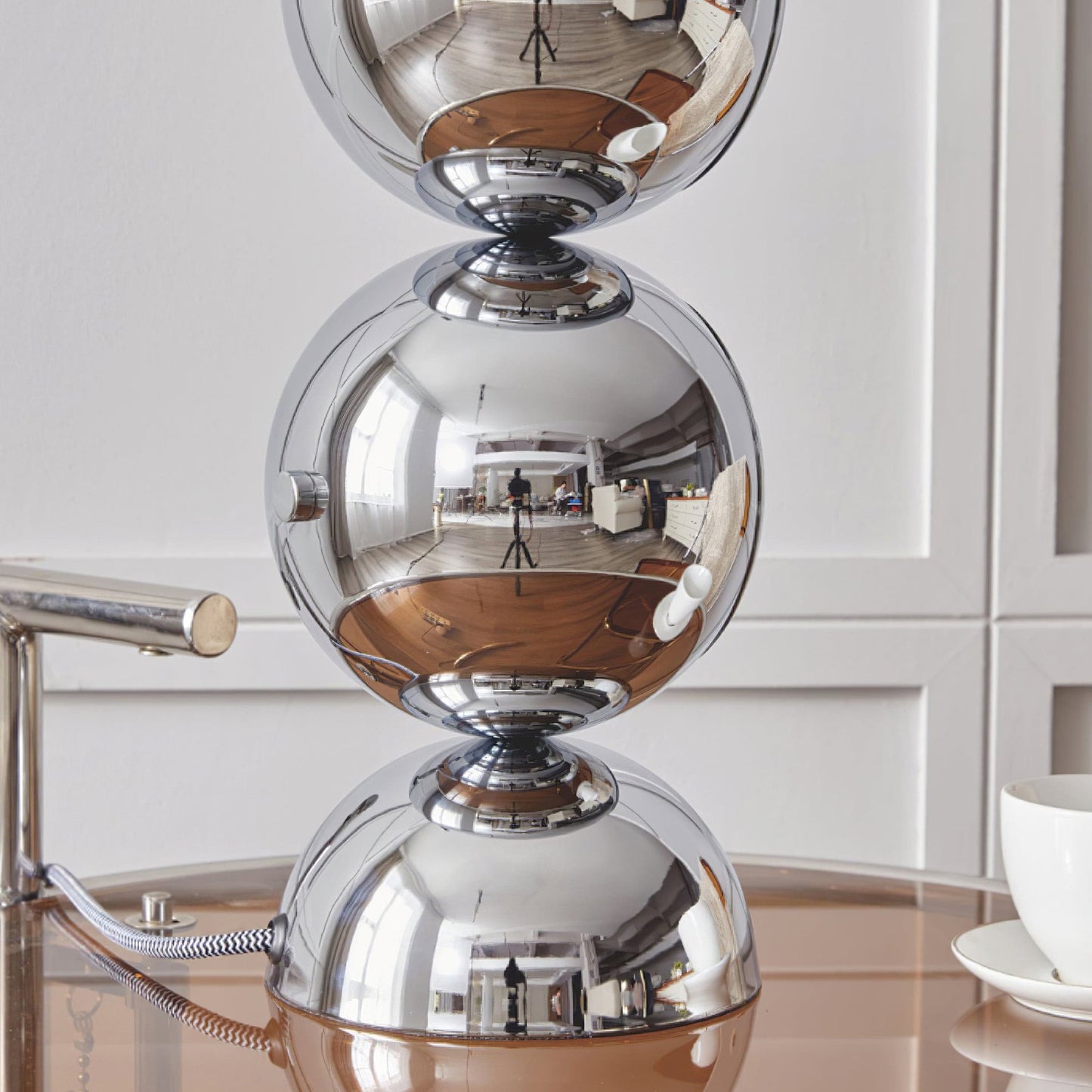 LuxeMickey - Table Lamp with Charismatic Style and Subtle Lighting