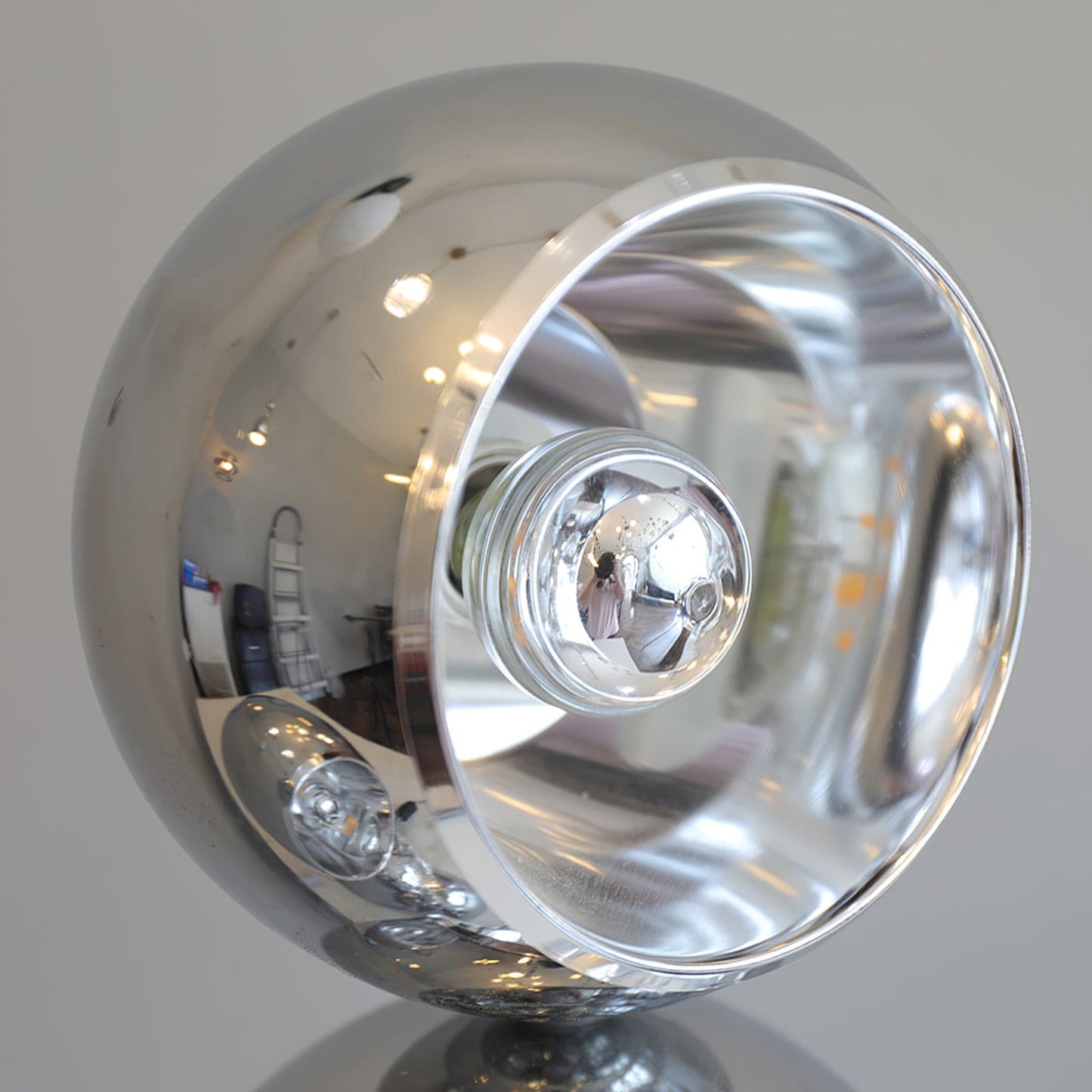 LuxeMickey - Table Lamp with Charismatic Style and Subtle Lighting
