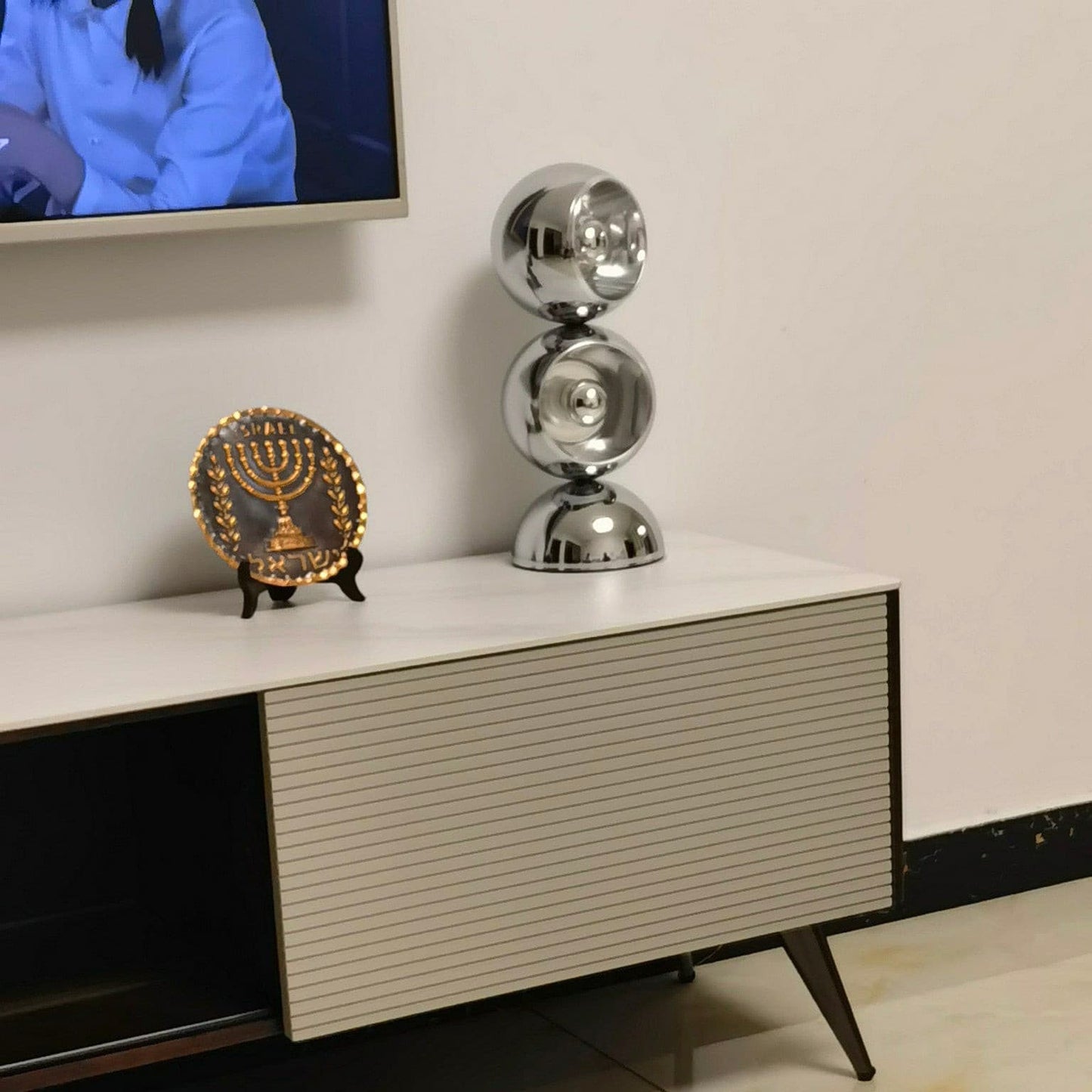 LuxeMickey - Table Lamp with Charismatic Style and Subtle Lighting