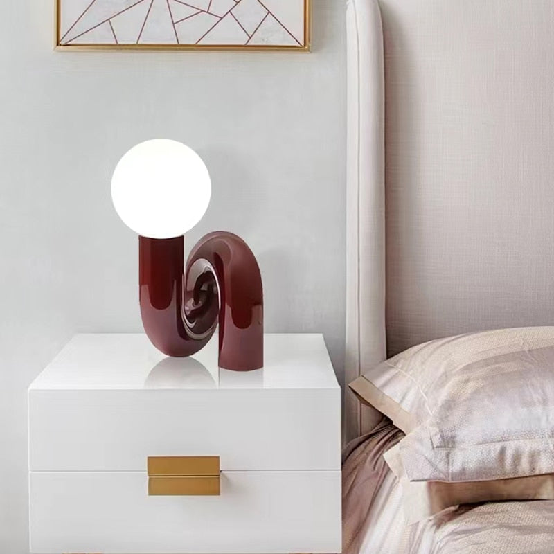 ItalicShine - Skrå Bordlampe til Forfinet Belysning