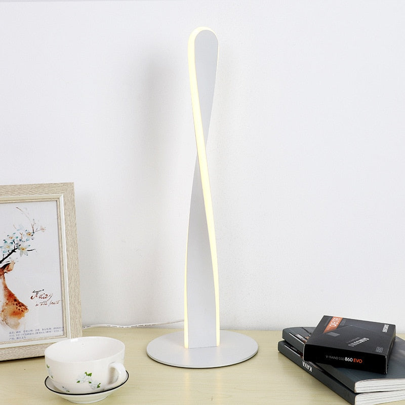 DimBeam - Dimmbar aluminium skrivebordslampe for fleksibel belysning