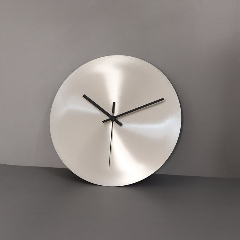 MinimalSteel - Elegant veggklokke