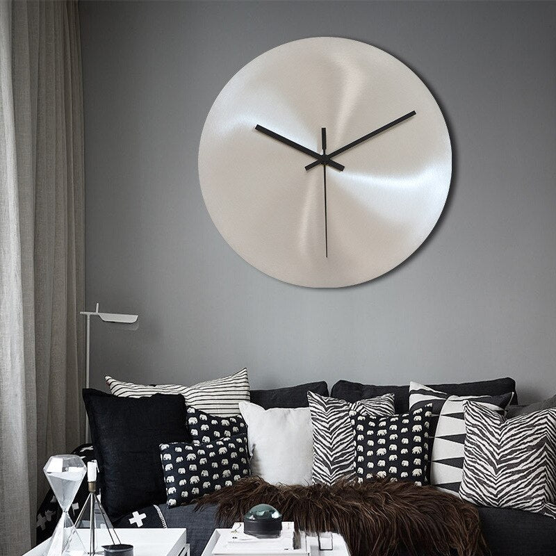 MinimalSteel - Elegant veggklokke