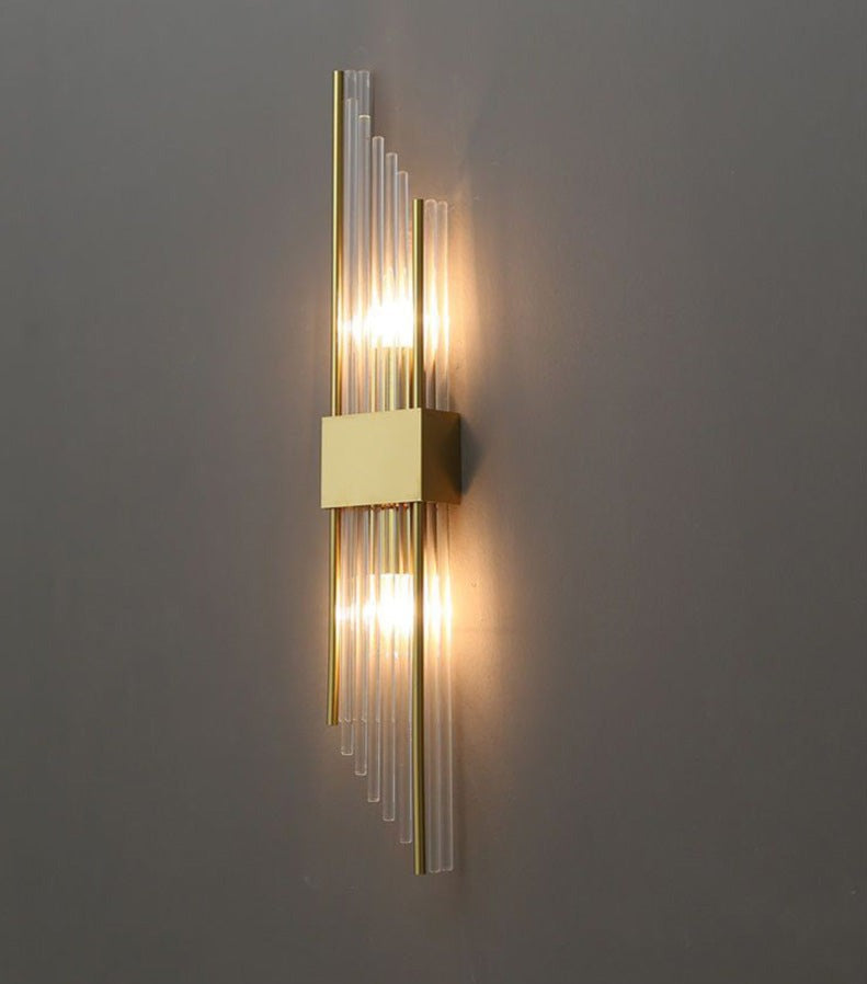 RadiantLux - Guld Krystal Væglampe med Bæredygtigt Design