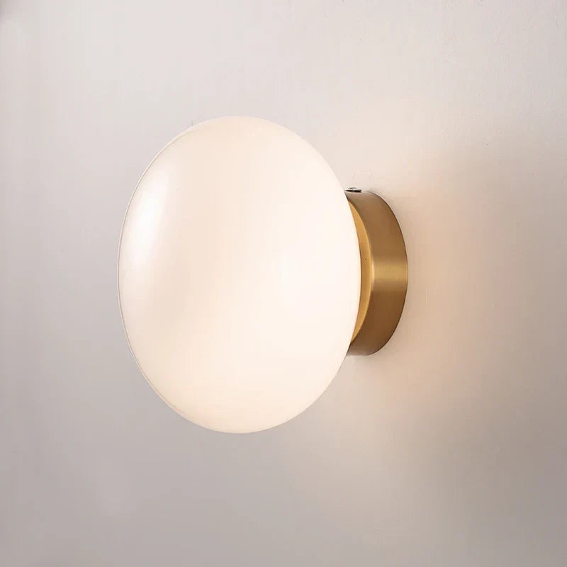 StoneShine - Elegant væg- og loftslampe med messingfod