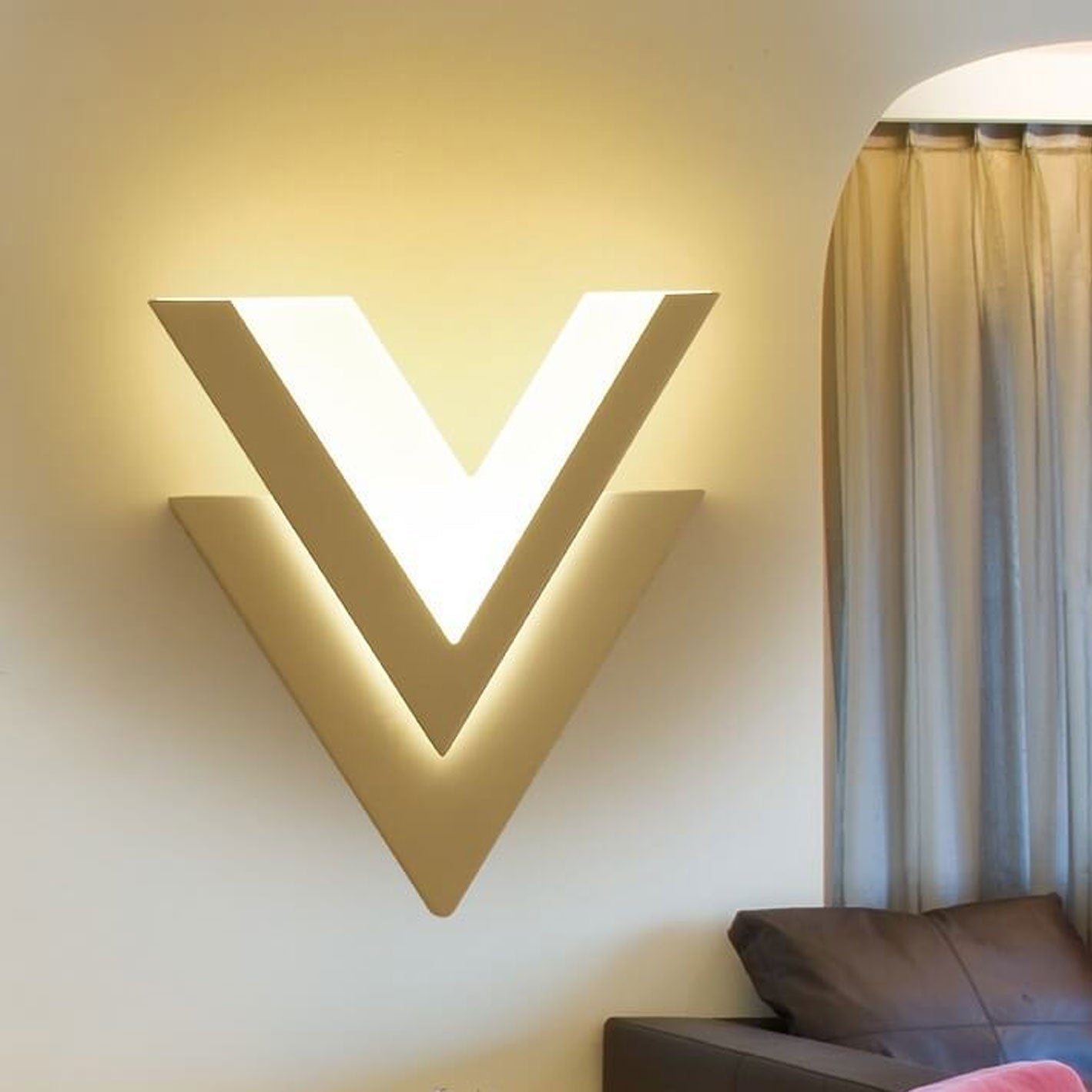VGlow - Lampe murale LED avec forme en V créative