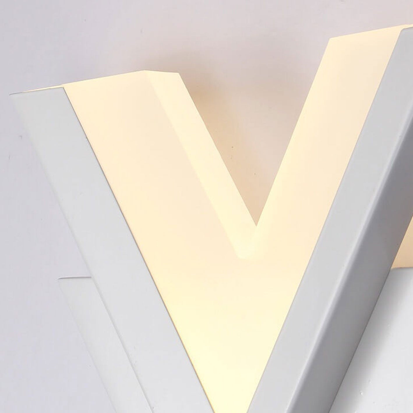 VGlow - Lampe murale LED avec forme en V créative