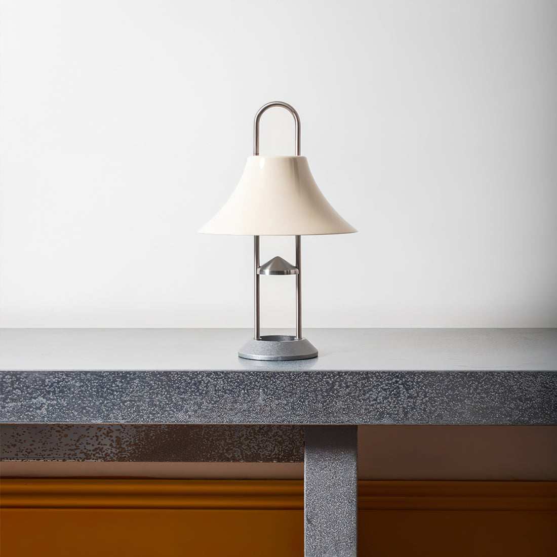 OysterShine – Genopladelig LED-bordlampe med monteringskrog