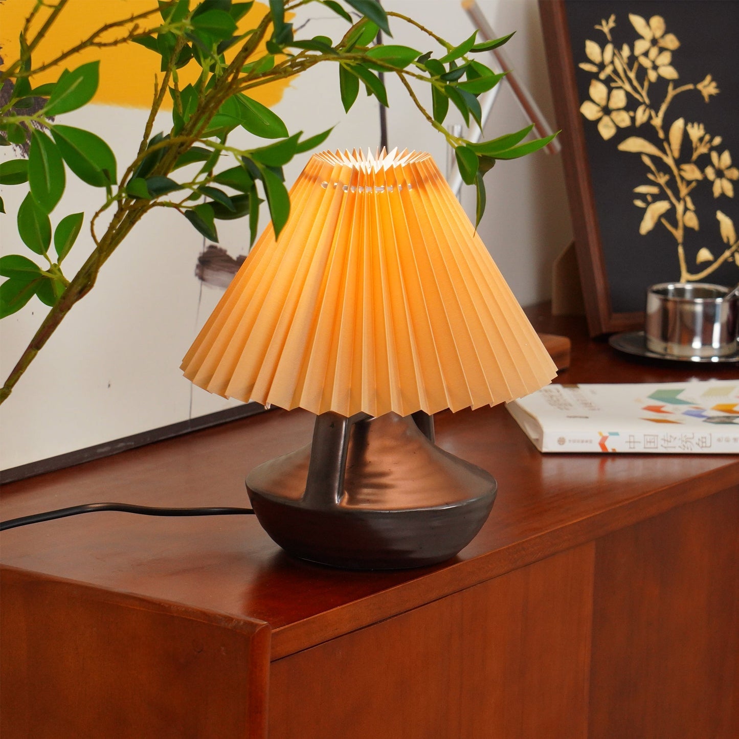 NaviaGlow - Table Lamp with Pleated Shade and Soft Light Diffusion