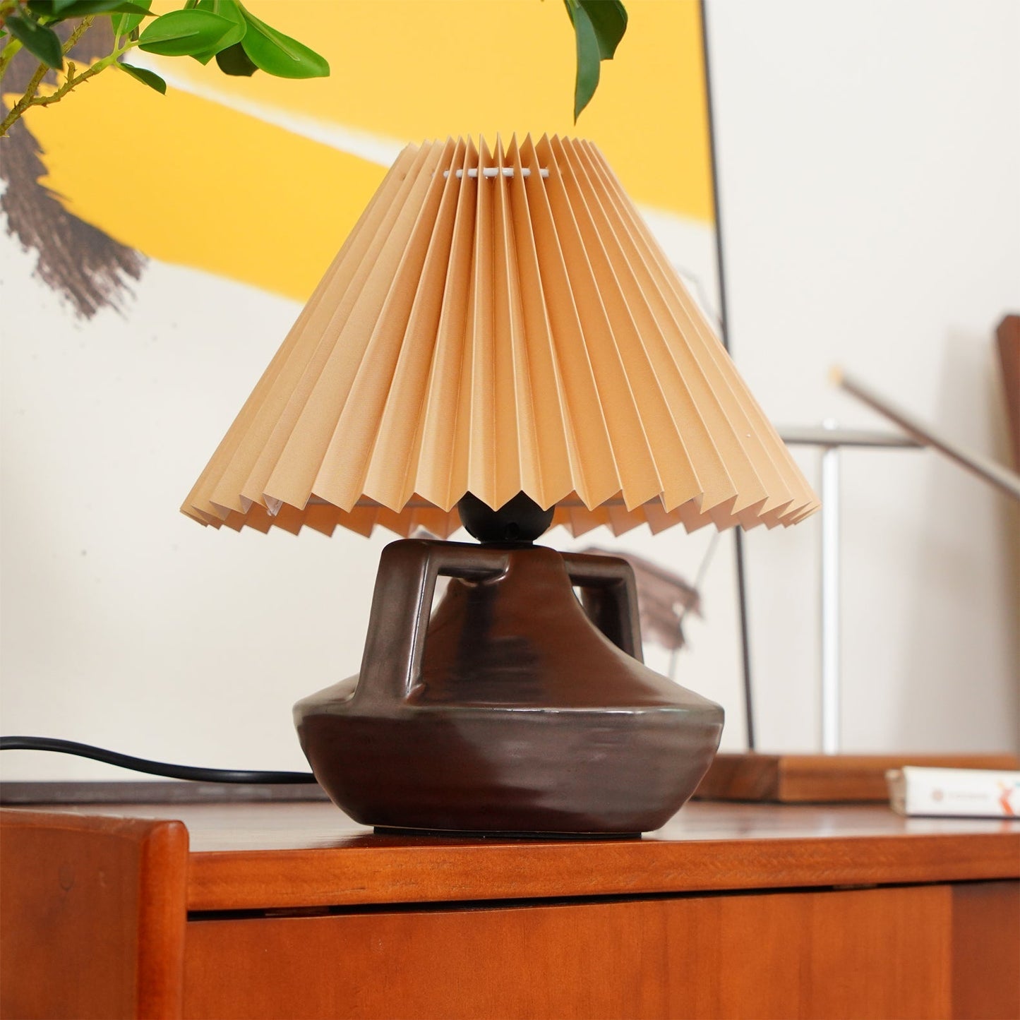 NaviaGlow - Table Lamp with Pleated Shade and Soft Light Diffusion