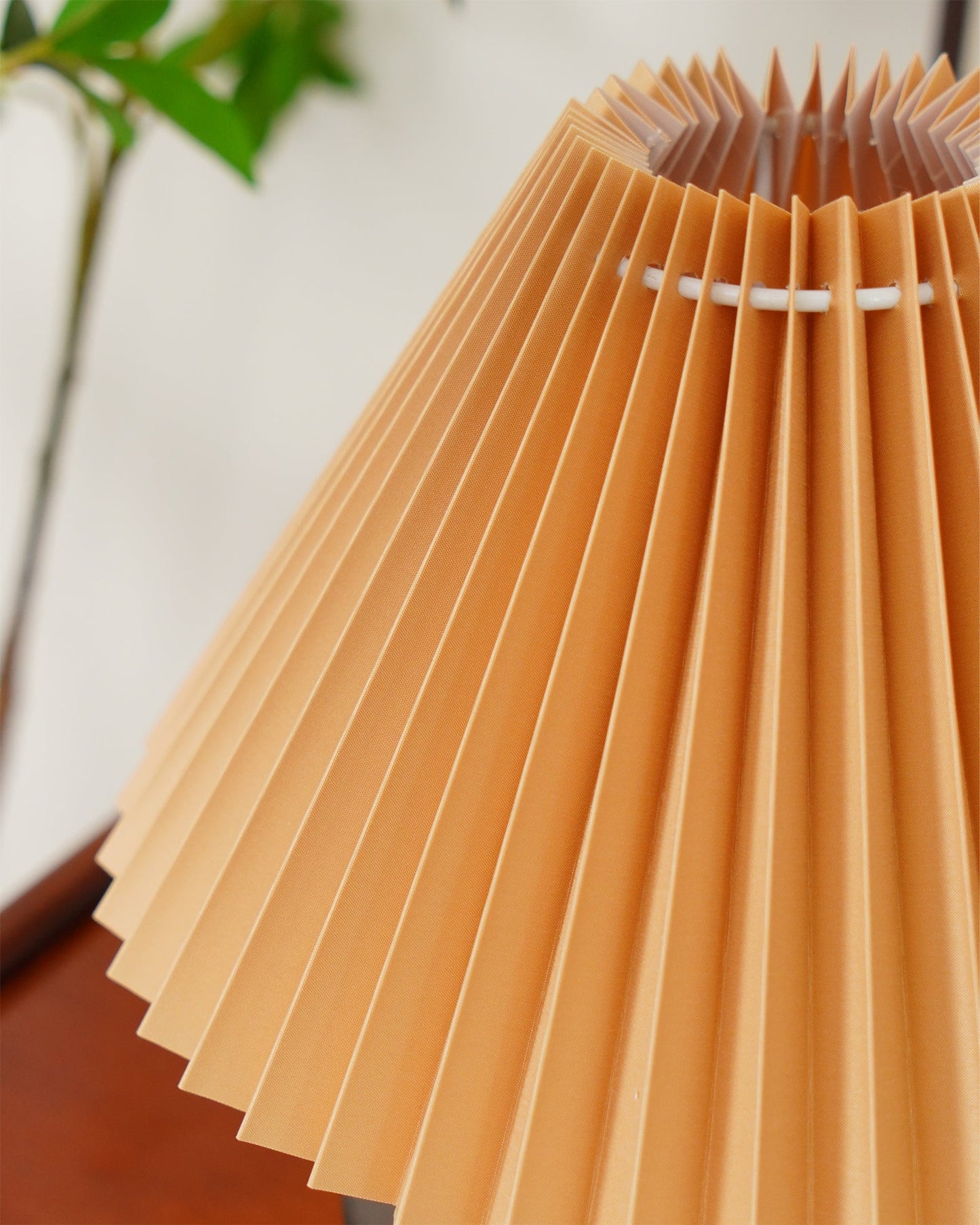 NaviaGlow - Table Lamp with Pleated Shade and Soft Light Diffusion