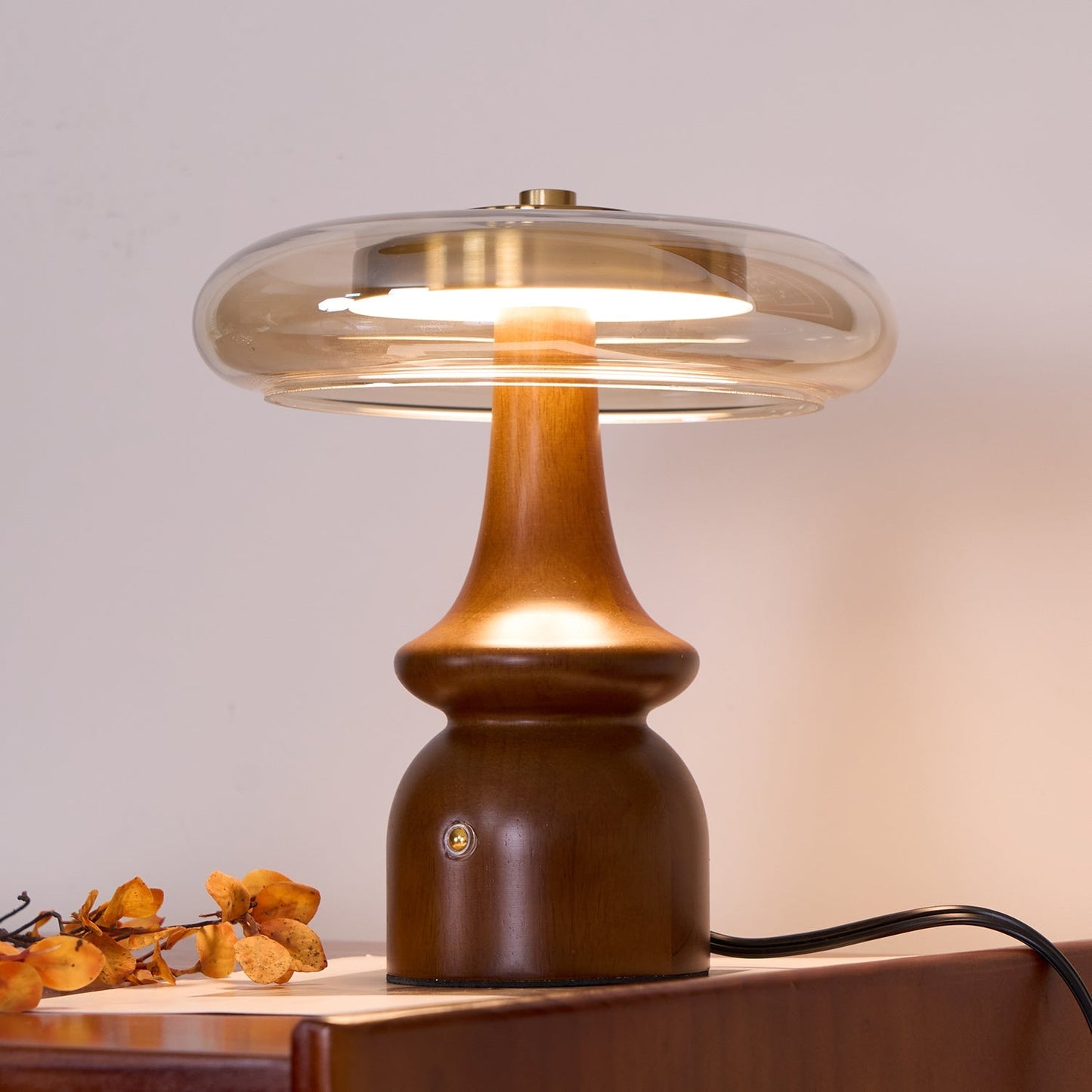 LumaNova - Moderne accentlampe med rav- og røgfinish