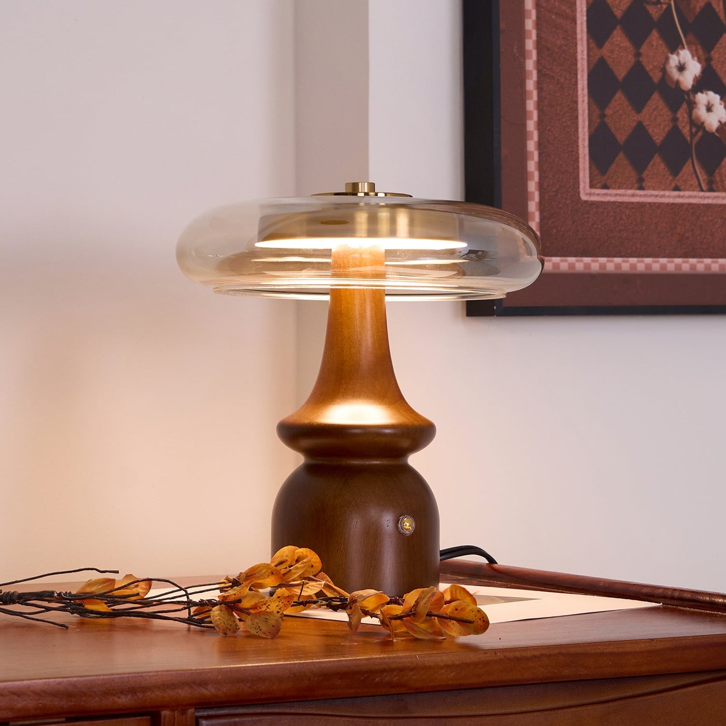 LumaNova - Moderne accentlampe med rav- og røgfinish