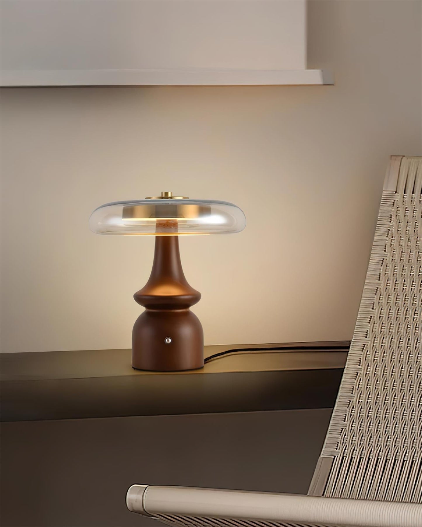 LumaNova - Moderne accentlampe med rav- og røgfinish