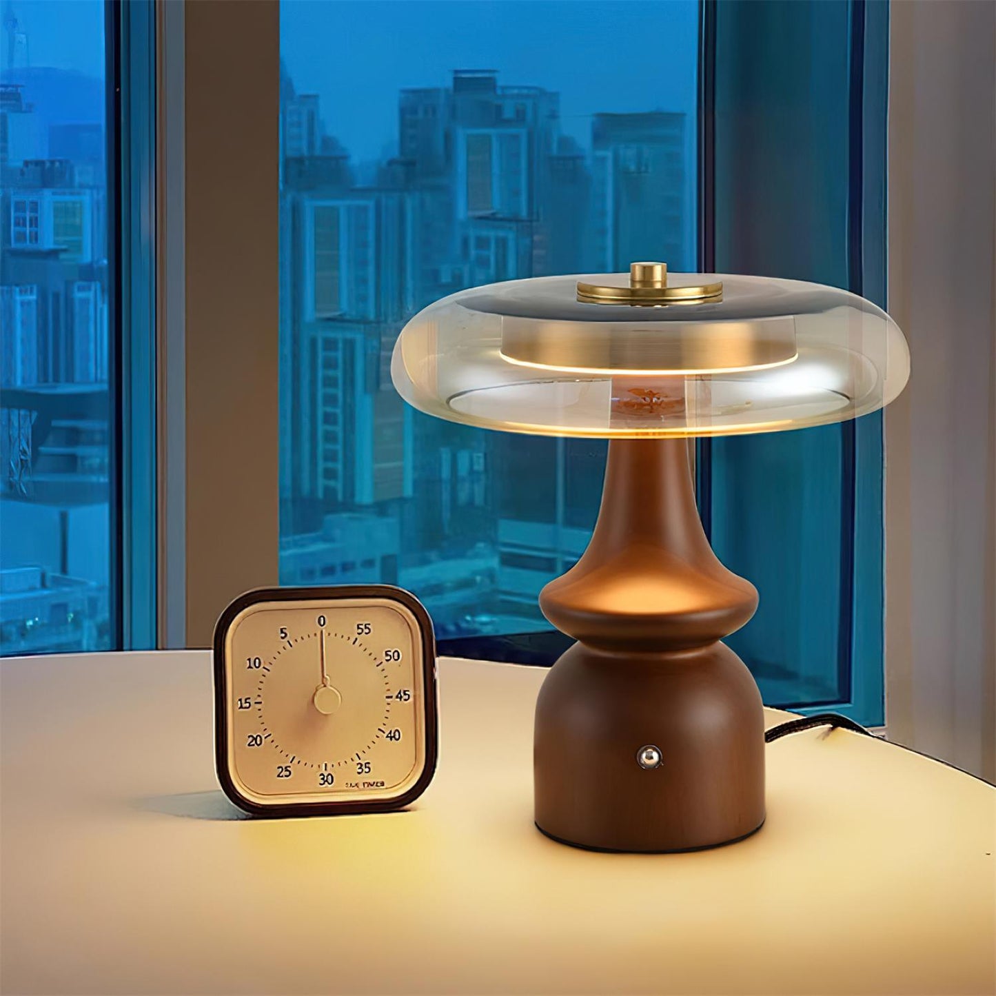 LumaNova - Moderne accentlampe med rav- og røgfinish