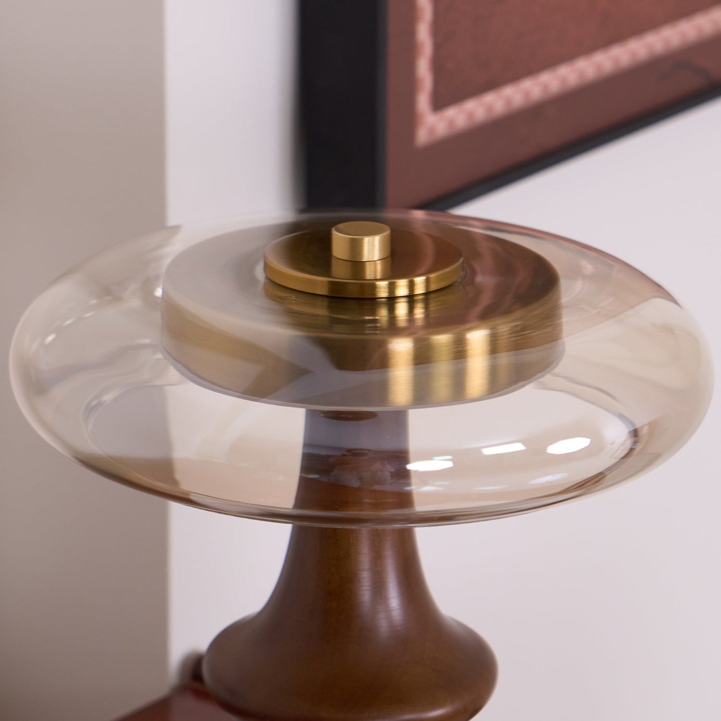LumaNova - Moderne accentlampe med rav- og røgfinish