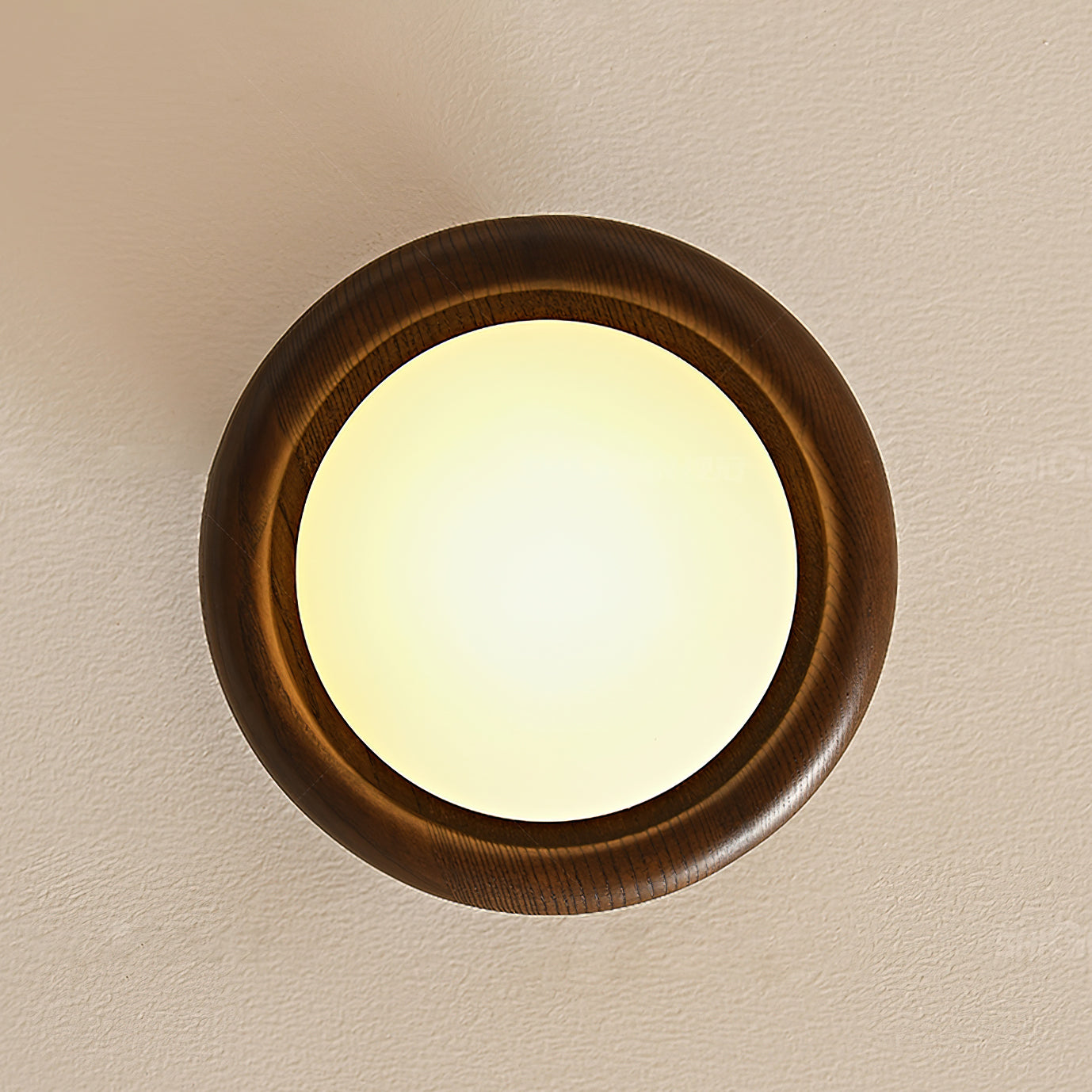 NoviGlow - Deckenlampe mit schlankem Design und atmosphärischem Leuchten
