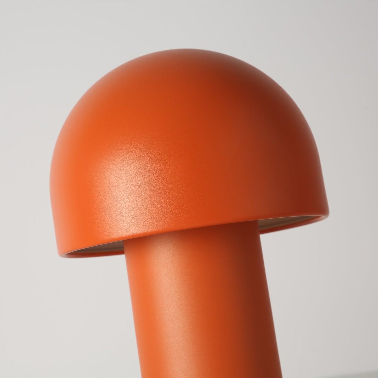 LeeryGlow - Elegant Table Lamp with Soft LED Lighting