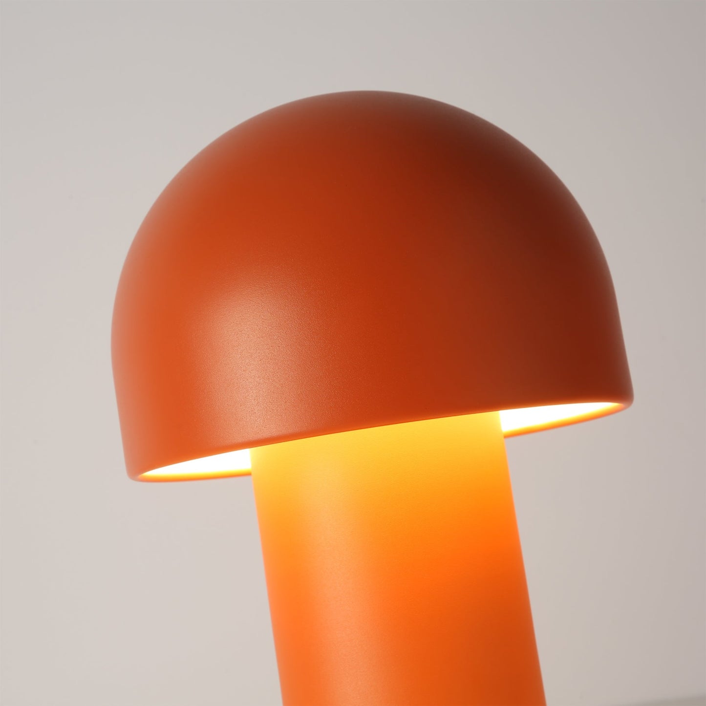LeeryGlow - Elegant Table Lamp with Soft LED Lighting