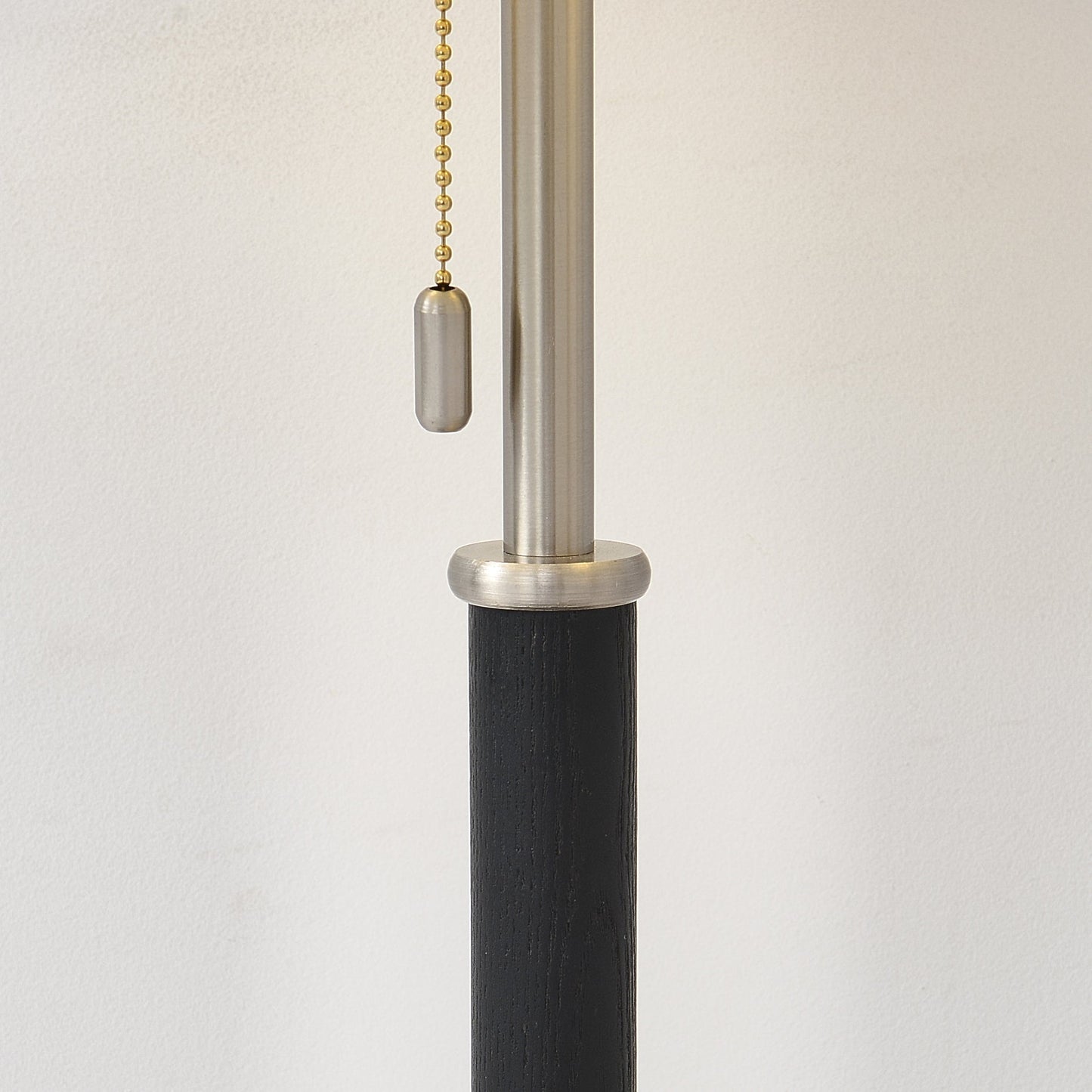 OrchidLite - Stilfuld Bordlampe med Moderne Stoffront