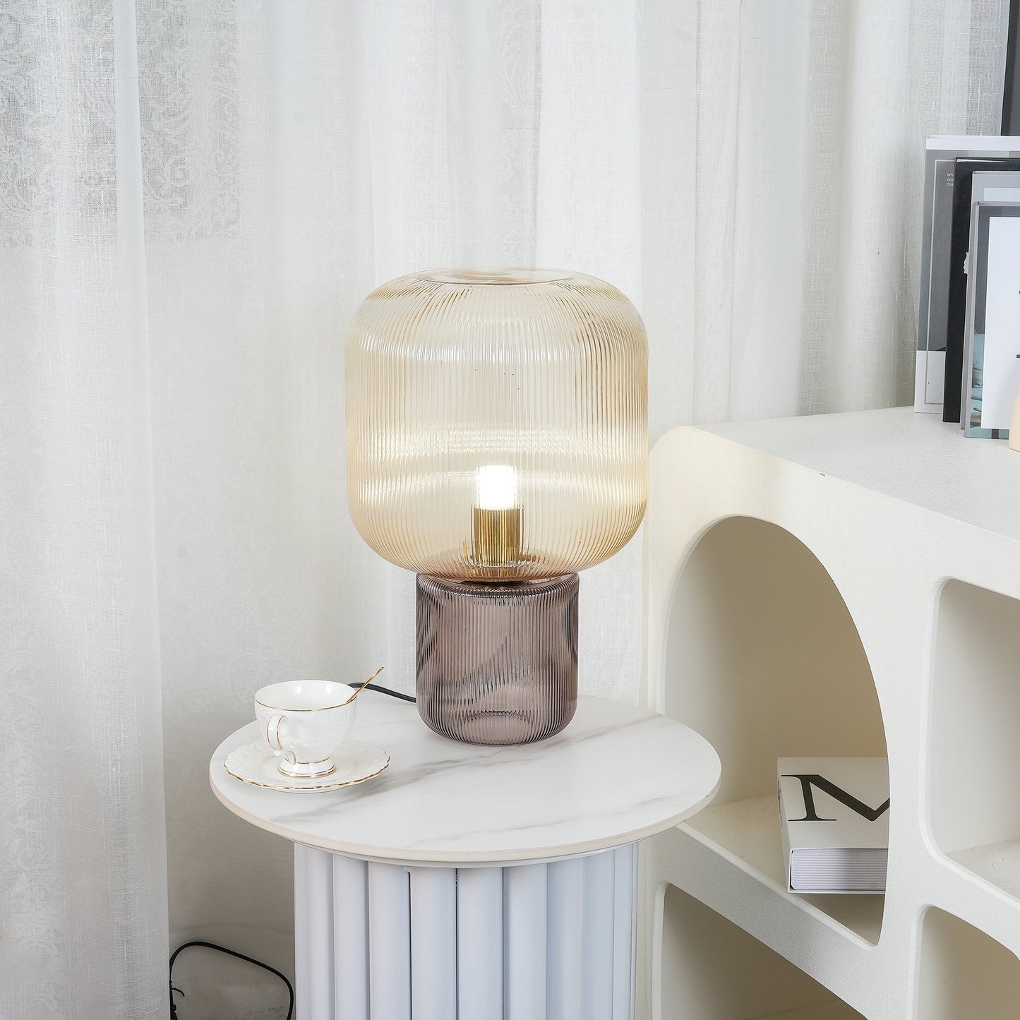 GlowSphere - Oval bordlampe af glas og metal