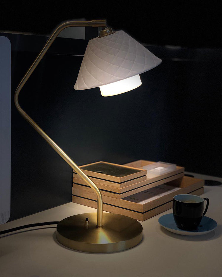LuxeOxford - Dobbelt bordlampe med slankt design og subtil lysdiffusion