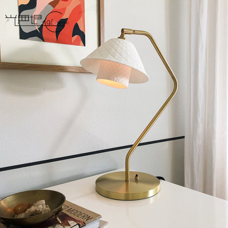 LuxeOxford - Dobbelt bordlampe med slankt design og subtil lysdiffusion