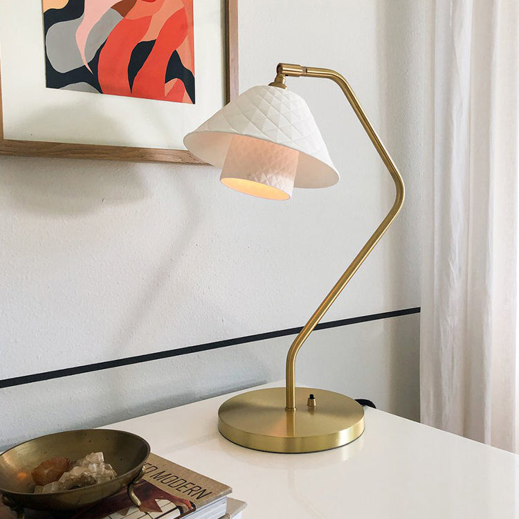 LuxeOxford - Dobbelt bordlampe med slankt design og subtil lysdiffusion