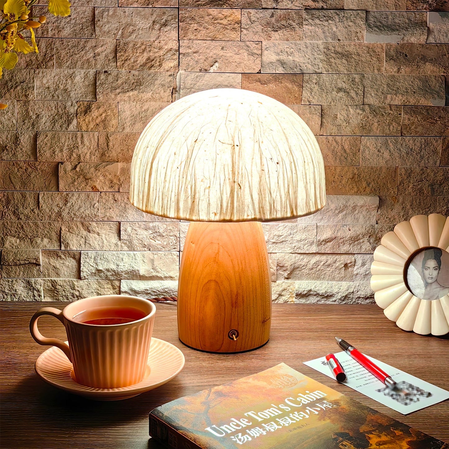 Light Mushroom - Table Lamp in Playful Mushroom Shape with Warm Light