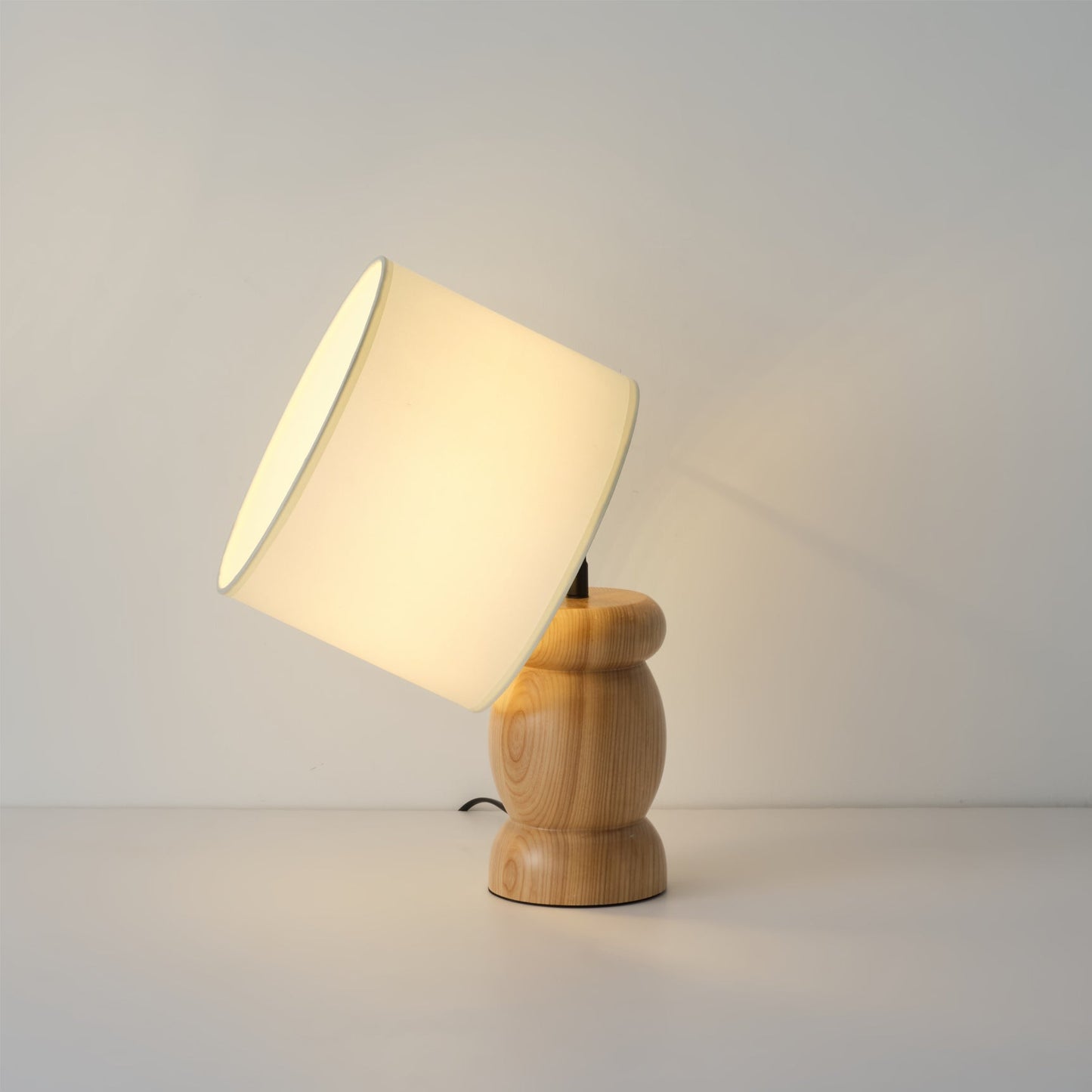 WoodPebble - Lampe de table avec base en bois en forme de pierre et lumière chaude