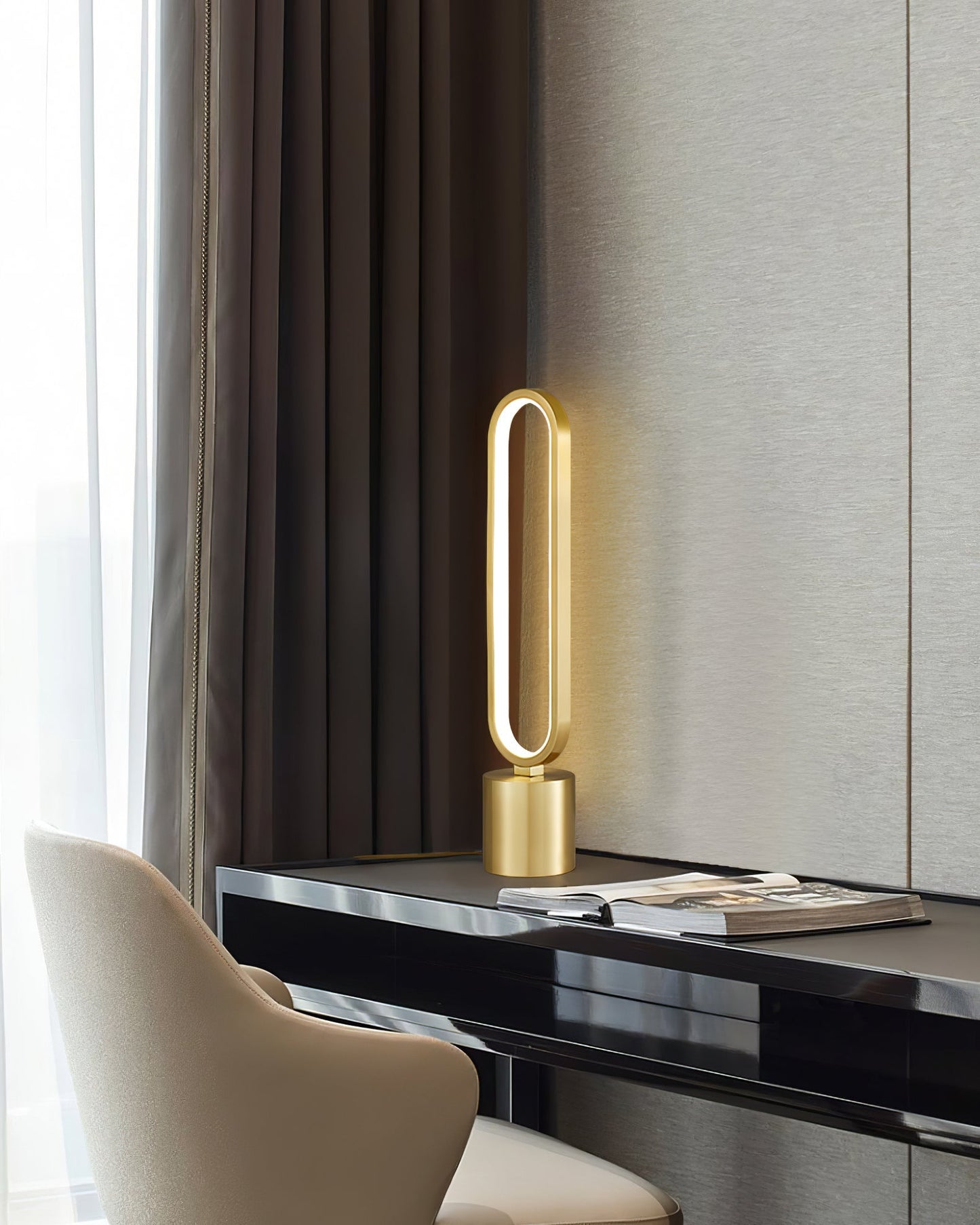 LuxePerigee - Bordlampe med subtil elegance og stemningsfuld belysning
