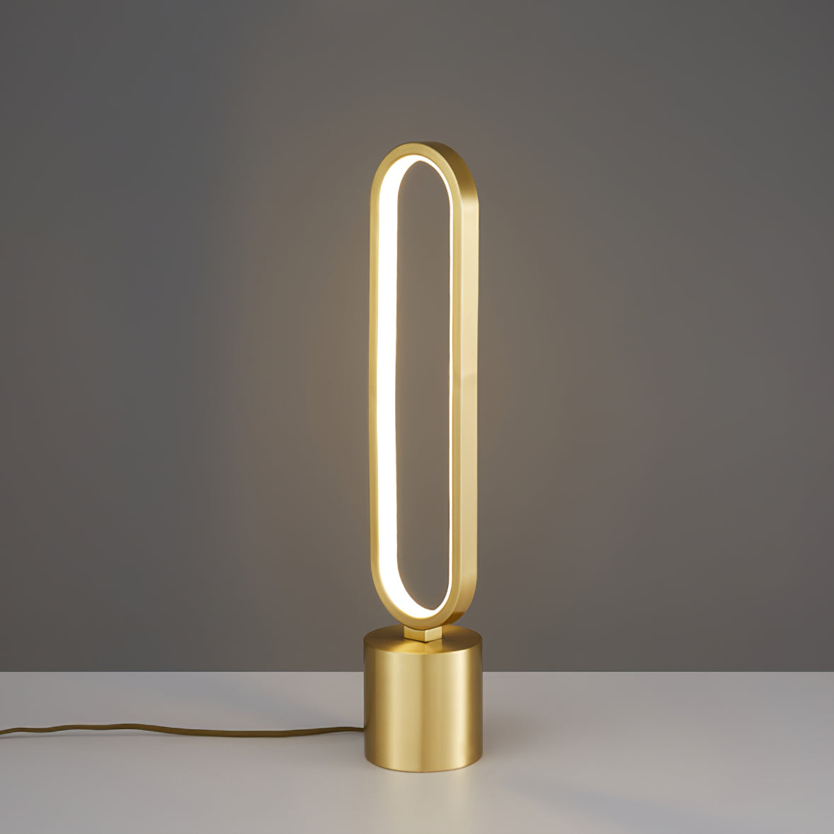 LuxePerigee - Bordlampe med subtil elegance og stemningsfuld belysning
